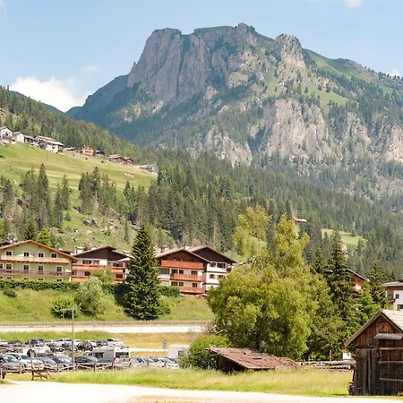 Spacious Chalet With Garden Near Area In Tyrol Pozza di Fassa