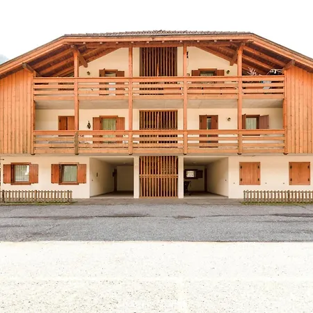 Spacious Chalet With Garden Near Area In Tyrol Pozza di Fassa